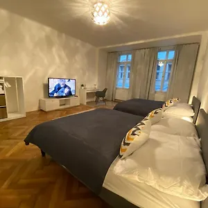 wenceslas-square-big-apartment.praguehotelsweb.com/